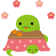 こたつでくつろぐ親子のへび
